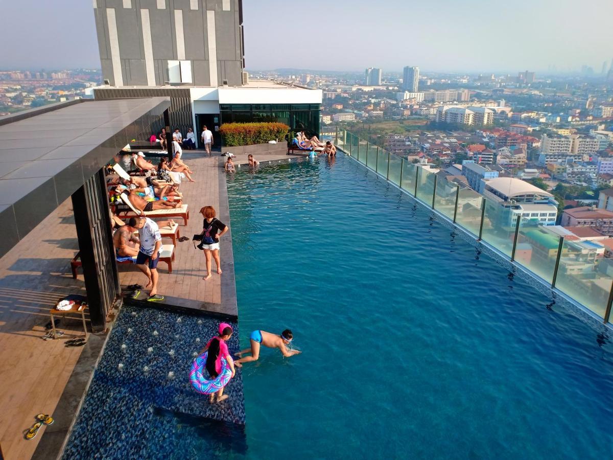 The Base Horizon Central Pattaya Exterior foto